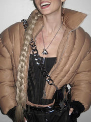 Kurze Jacke mit schmalem Reißverschluss und einfarbigem Kragen