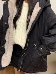 Einfarbige Jacke mit Kapuze, Kordelzug und Klappe