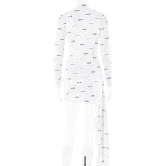 Kleid mit Rundhalsausschnitt, langen Ärmeln, schmaler Passform, hüftumwickelt, kurz