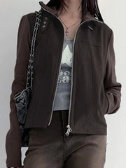 Chaqueta cargo con cuello alto y hebilla de metal de calle