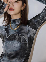 Hochgeschlossenes Oberteil mit Batikmuster