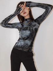 Hochgeschlossenes Oberteil mit Batikmuster