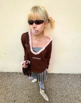 Y2K-Pullover mit tiefem Ausschnitt