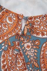 Minivestido holgado con cintura alta y cordón ajustable con estampado paisley naranja