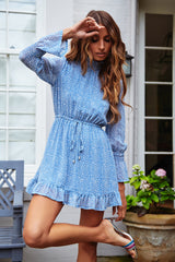 Vestido corto de corte A con manga larga y cuello alto estampado de otoño