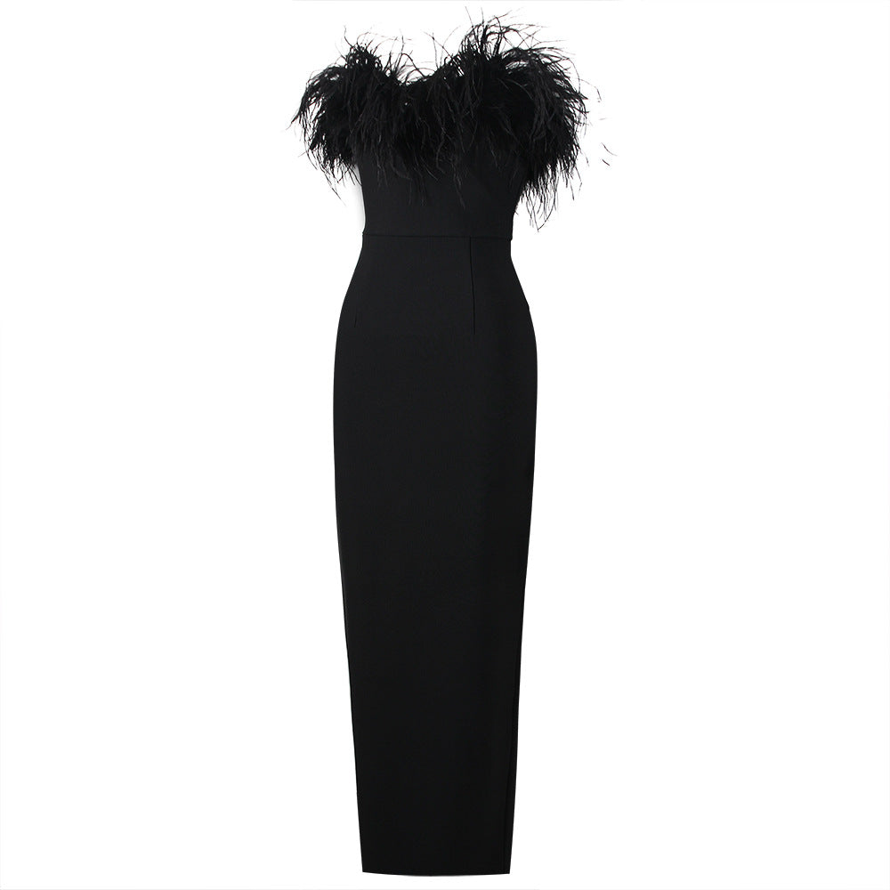 Vestido de una pieza con cuello tubo y vendaje de piel de avestruz