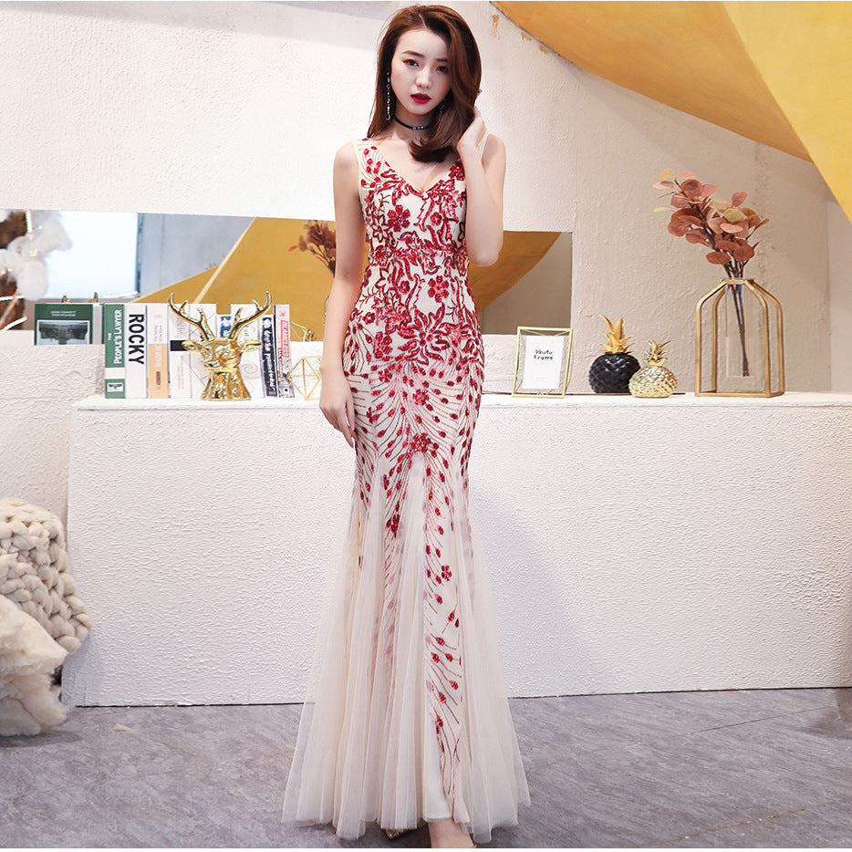 Vestido largo con cola de pez y corte elegante para cóctel o reunión anual