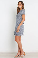 Vestido de tirantes florales con volantes, cuello en V y manga corta para vacaciones