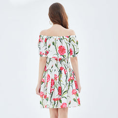 Vestido ajustado de vacaciones con hombros descubiertos y estampado de rosas para la playa