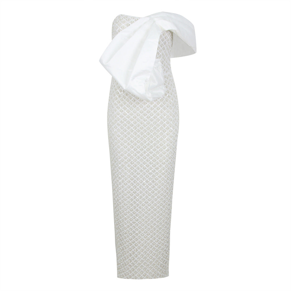 Vestido tubo con decoración de perlas para socialité