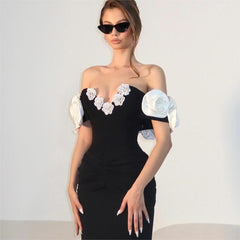 Vestido de fiesta negro sencillo con top de tubo y estampado floral