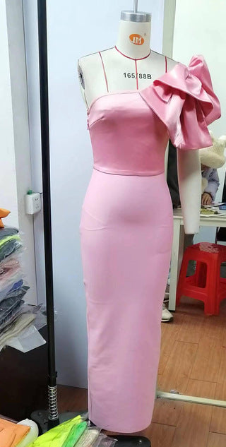 Vestido largo rosa con vendaje
