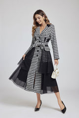Vestido de tweed a cuadros con lentejuelas, encaje y malla de patchwork