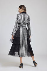 Vestido de tweed a cuadros con lentejuelas, encaje y malla de patchwork