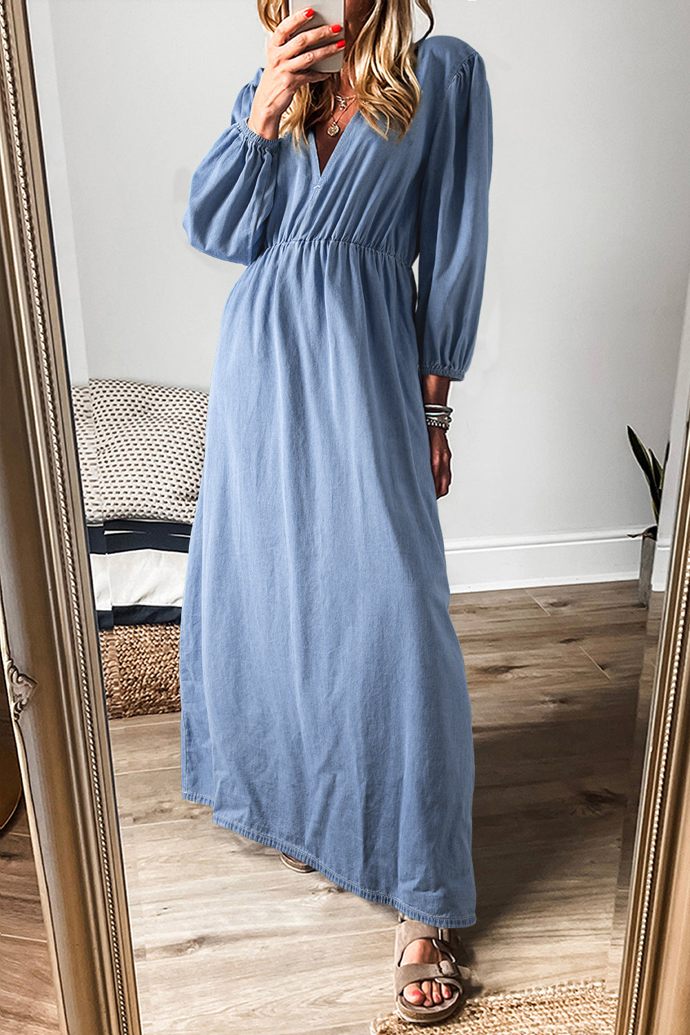 Vestido largo Myosotis Chambray con escote en V profundo y mangas con brazalete