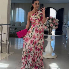 Vestido elegante y popular con estampado floral, hombros descubiertos y plegado.