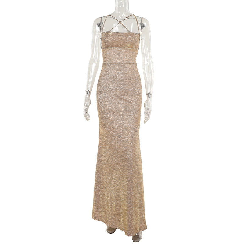 figurbetontes, dünnes, glitzerndes, rückenfreies Schnürkleid mit Trägern