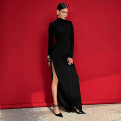 Vestido largo ajustado con abertura y mangas largas y cuello medio alto de color liso