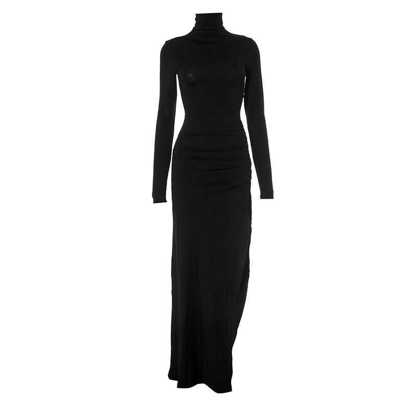 Vestido largo ajustado con abertura y mangas largas y cuello medio alto de color liso