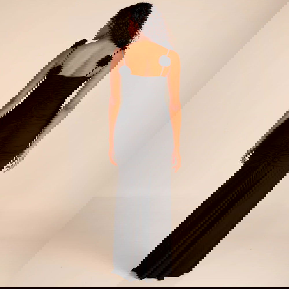 Vestido de noche con tirantes de seda helada, plisado, floral tridimensional, bicolor, negro y blanco