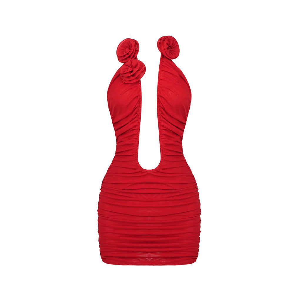 Vestido rojo ahuecado con recortes, estampado floral tridimensional, plisado, de malla, sin tirantes y sin espalda.