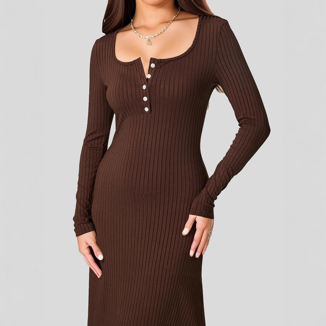 Vestido largo elegante con cuello cuadrado y manga larga y dobladillo ancho