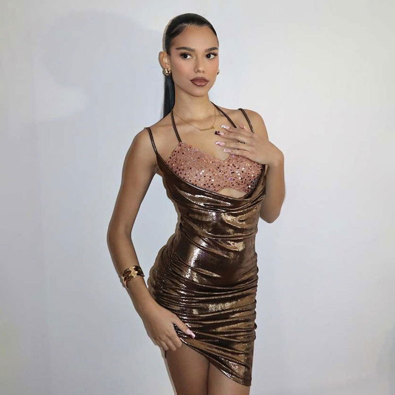 Vestido de dos piezas con cuello halter y cordones con costuras falsas