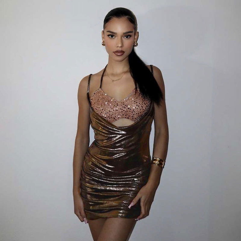 Vestido de dos piezas con cuello halter y cordones con costuras falsas