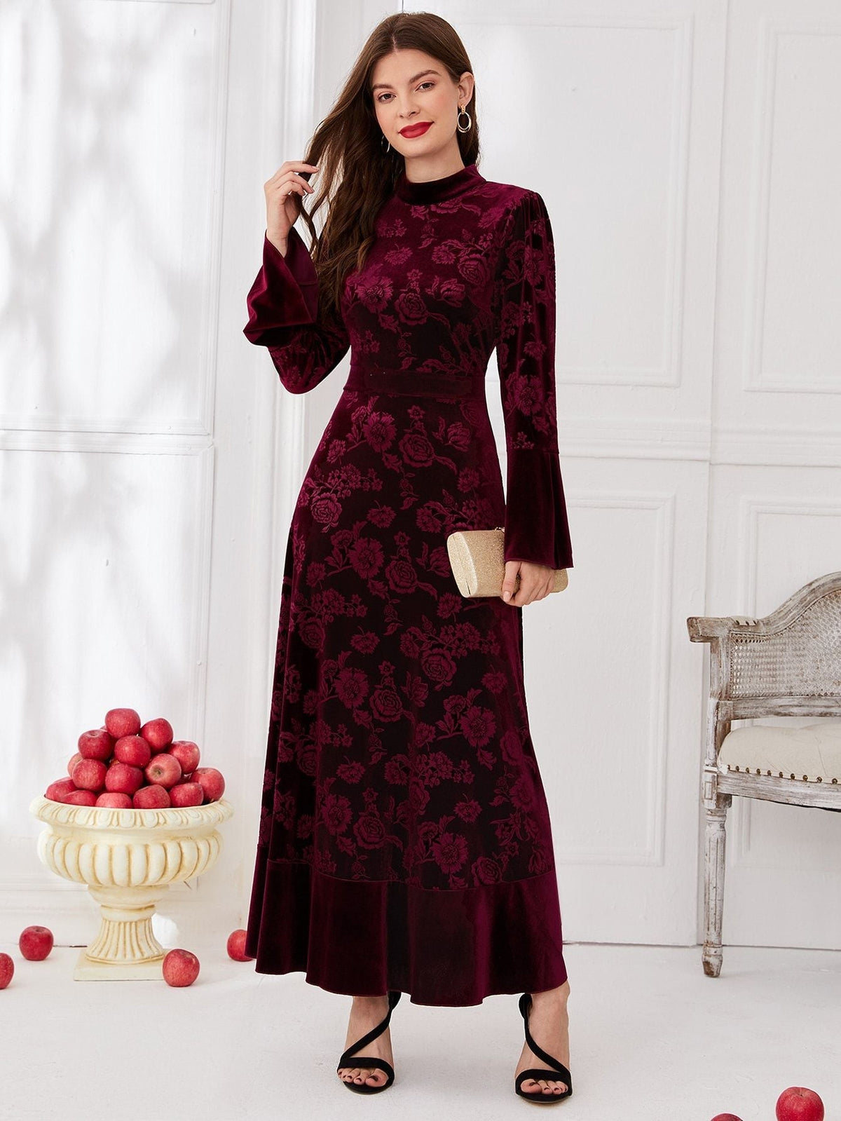 Elegant Fluffy Pattern Lace Long Sleeved Dress
