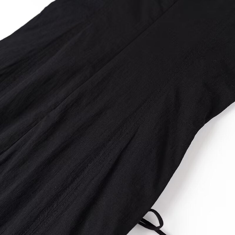 Vestido largo elegante con cordones y tirantes