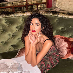 Vestido retro plisado con tirantes y espalda descubierta