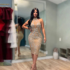Vestido de fiesta de seda color leche con costuras de malla de poliéster y diamantes de imitación sin mangas y espalda descubierta