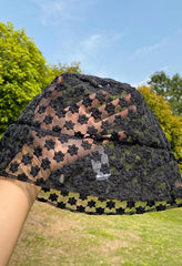 Sombrero de pescador con encaje floral