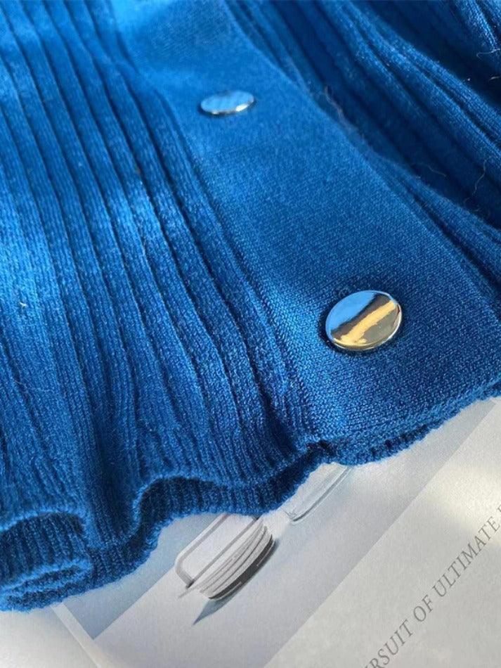 Einfarbige gerippte Strickjacke mit V-Ausschnitt und Metallknöpfen