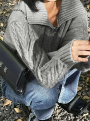 Strickjacke mit Reißverschluss und verdrehtem Reverskragen