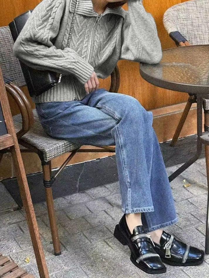 Strickjacke mit Reißverschluss und verdrehtem Reverskragen