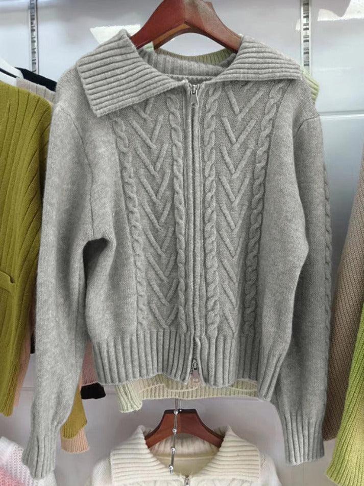 Strickjacke mit Reißverschluss und verdrehtem Reverskragen