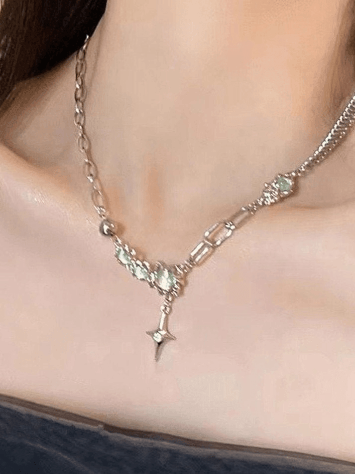 Collar de cadena de eslabones astrales con decoración de piedra