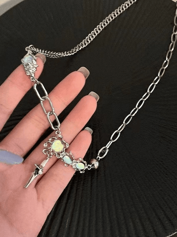 Collar de cadena de eslabones astrales con decoración de piedra