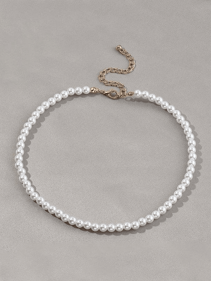 Simple faux pearl necklace