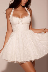 Vestido con tirantes y cuello halter de encaje sencillo de FallFresh