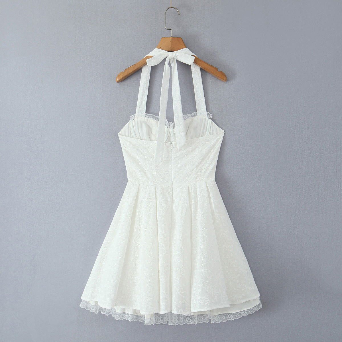 Vestido con tirantes y cuello halter de encaje sencillo de FallFresh