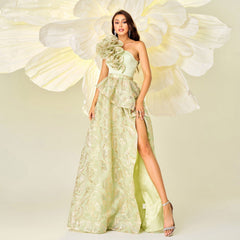 Vestido de noche elegante de alta gama sin mangas con un hombro al descubierto y cuello diagonal para cóctel, vestido de dama de honor con vuelo grande