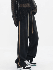 Boyfriend jeans with drawstring and side stripes
