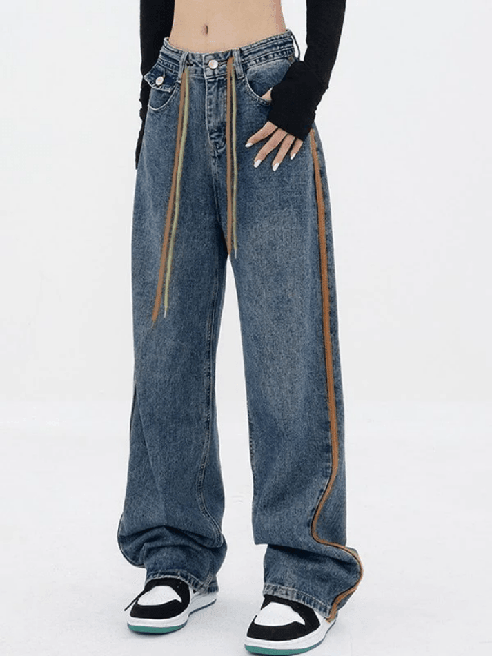 Boyfriend jeans with drawstring and side stripes