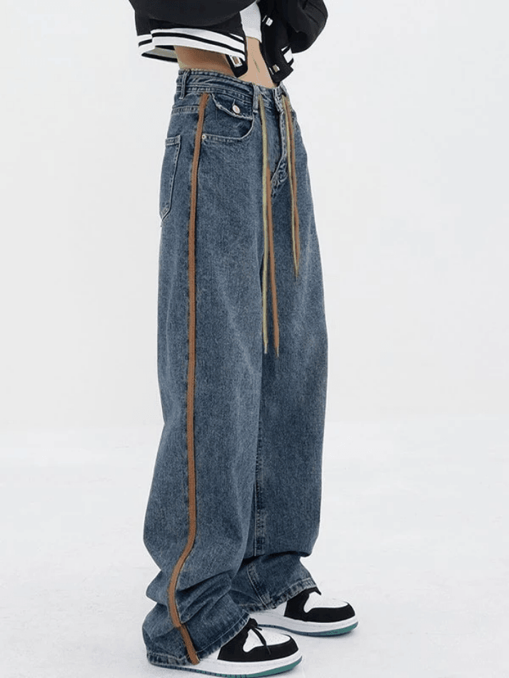 Boyfriend jeans with drawstring and side stripes