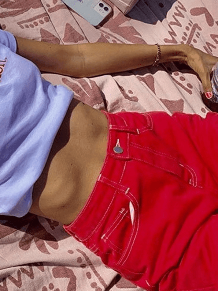 Faded boyfriend jeans with stitched details