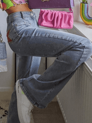 Flared Jeans mit Stern-Patchwork auf der Rückseite
