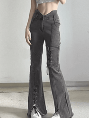 Geschlitzte Schlagjeans mit Schnürung im Patchwork-Stil