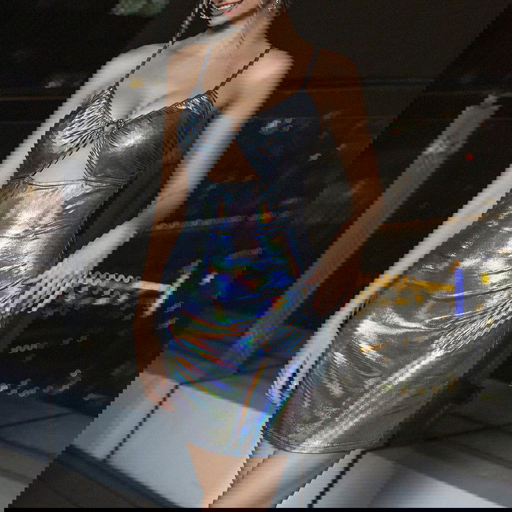 Vestido de noche brillante con tejido recubierto metálico